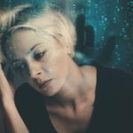 zmartwiona kobieta - przysłowie - mądry Polak po szkodzie